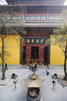 Images Dated 7th January 2008: People visiting Lingyin Temple built in AD 326 in Lingyin Temple Forest Park