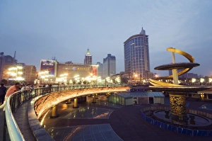 Images Dated 11th May 2008: Peoples Square, Chengdu city center, Sichuan Province, China, Asia