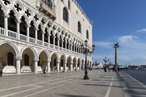 Street Lamps Prints: Perspective of the Doges Palace