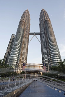 Images Dated 26th September 2009: Petronas Towers, Kuala Lumpur, Malaysia, Southeast Asia, Asia