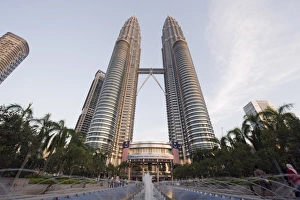 Images Dated 26th September 2009: Petronas Towers, Kuala Lumpur, Malaysia, Southeast Asia, Asia