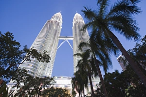 Images Dated 26th September 2009: Petronas Towers, Kuala Lumpur, Malaysia, Southeast Asia, Asia