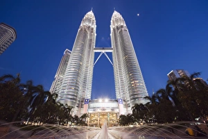 Images Dated 26th September 2009: Petronas Towers, Kuala Lumpur, Malaysia, Southeast Asia, Asia