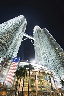 Images Dated 26th September 2009: Petronas Towers, Kuala Lumpur, Malaysia, Southeast Asia, Asia