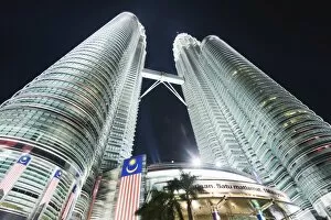 Images Dated 26th September 2009: Petronas Towers, Kuala Lumpur, Malaysia, Southeast Asia, Asia