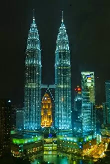 Images Dated 7th July 2009: Petronas twin towers, Kuala Lumpur, Malaysia, Southeast Asia, Asia