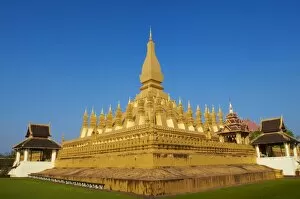 Images Dated 27th December 2010: Pha That Luang, symbol of the Laos sovereignty, Buddhist religion and the city of Vientiane