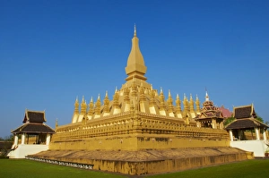Images Dated 27th December 2010: Pha That Luang, symbol of the Laos sovereignty, Buddhist religion and the city of Vientiane
