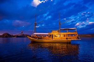 Mast Prints: Phinisi fishing boat, Flores Island, Indonesia, Southeast Asia, Asia