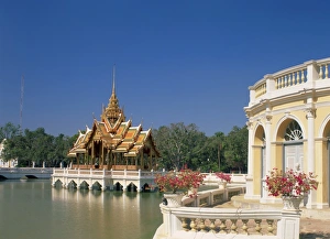 Bang Pa In Prints: The Phra Thinang Aiswan Thipha-at pavilion at the summer