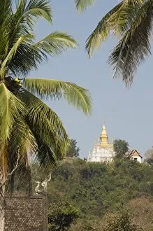 Images Dated 6th January 2008: Phu Si Stupa, Luang Prabang, Laos, Indochina, Southeast Asia, Asia