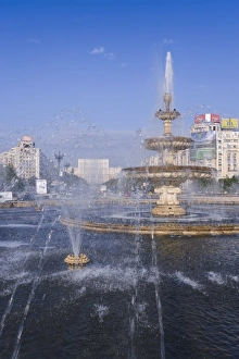 Images Dated 26th September 2006: Piata Unirii fountain with the Palace of Parliament building behind, Piata Unirii