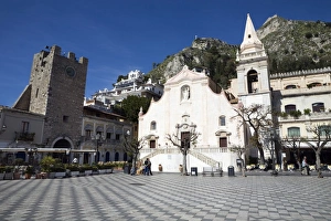 Images Dated 4th March 2008: Piazza 9th Aprile, Taormina, Sicily, Italy, Europe