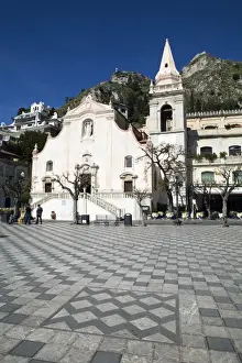 Piazza 9th Aprile, Taormina, Sicily, Italy, Europe