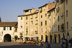 Amphi Theatre Prints: Piazza Anfiteatro
