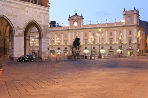 Images Dated 20th July 2008: Piazza dei Cavalli at dusk, Piacenza, Emilia Romagna, Italy, Europe