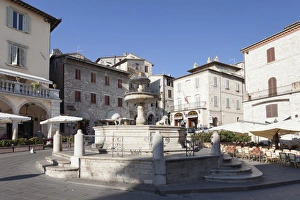 Assisi Prints: Piazza del Comune Square, Assisi, Perugia District, Umbria, Italy, Europe