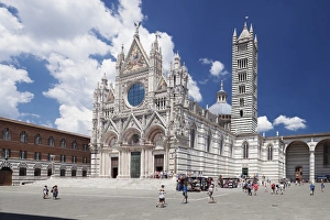 Piazza del Duomo, Santa Maria Assunta Cathedral, Siena, UNESCO World Heritage Site