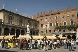 Piazza del Signori with the Dante statue, Chamber of Commerce 1301, and Scaligeri Palace