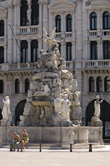 Images Dated 30th June 2007: Piazza dell Unita d Italia, Trieste, Friuli-Venezia Giulia, Italy, Europe
