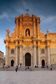 Images Dated 5th October 2009: Piazza Duomo, Ortiga, Siracusa, Sicily, Italy, Europe