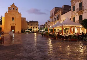 Images Dated 4th September 2009: Piazza Matrice at dusk, Trapani, Favignana Island, Sicily, Italy, Europe