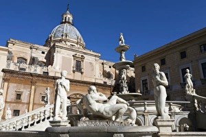 Images Dated 13th March 2008: Piazza Pretoria, Palermo, Sicily, Italy, Europe