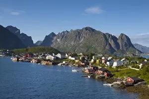 Images Dated 7th July 2009: The picturesque fishing village of Reine, Moskenesoy, Lofoten, Nordland, Norway, Scandinavia, Europe