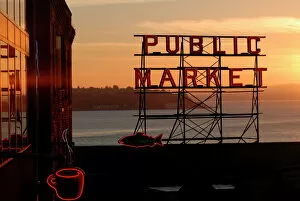 Images Dated 26th January 2009: Pike Place market and Puget Sound