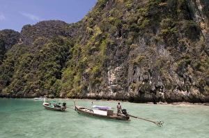 Rock Cliff Prints: Pileh cove