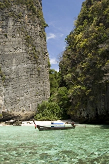 Images Dated 20th January 2000: Pileh cove