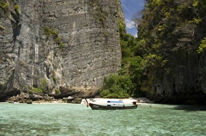Images Dated 20th January 2000: Pileh cove