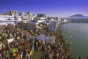 Pilgrims at the annual Hindu pilgrimage to holy Pushkar Lake Pilgrims at the annual Hindu pilgrimage to holy Pushkar Lake