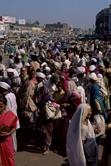 Orissa Prints: Pilgrims outside Jagannath temple