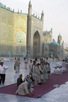 Afgani Prints: Pilgrims outside the Shrine of Hazrat Ali, who was assissinated in 661