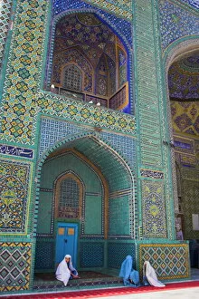 Door Way Collection: Pilgrims at the Shrine of Hazrat Ali, who was assassinated in 661, Mazar-I-Sharif