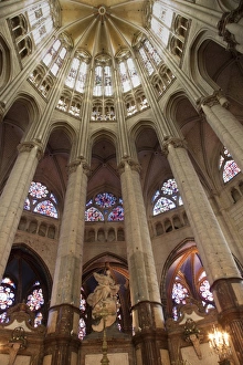 Pillars and vaulted roof in the choir, Beauvais Cathedral, Beauvais, Picardy