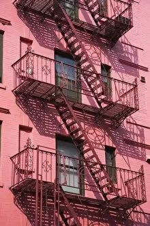 Images Dated 12th May 2007: Pink Apartment Building in Soho District, Downtown Manhattan, New York City