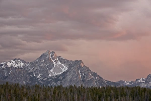 Idaho Prints: Pink clouds at sunset over The Sawtooth Mountains
