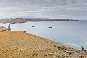 Bartolome Island Collection: Pinnacle Rock on Bartolome Island, off Santiago Island, Galapagos Islands Group