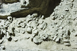 Images Dated 10th January 2000: Pit 3, Mausoleum of the first Qin Emperor housed in The Museum of the Terracotta Warriors opened