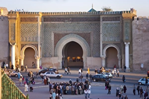 Images Dated 11th November 2009: Place el Hedim, Bab Mansour, Meknes, UNESCO World Heritage Site, Morocco