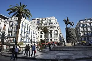 Images Dated 7th June 2009: Place Emir Abdelkader, Algiers, Algeria, North Africa, Africa