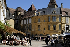 Place de la Liberte in the old town, Sarlat, Dordogne, France, Europe