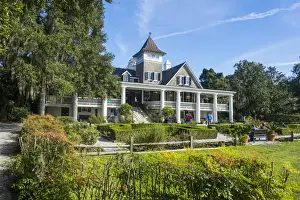 Veranda Prints: Plantation house in the Magnolia Plantation outside Charleston, South Carolina, United