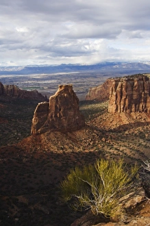 Images Dated 10th January 2000: Plateau and canyon country rising 2000 feet above the