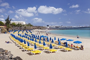 Parasol Prints: Playa Dorada beach, Playa Blanca, Lanzarote, Canary Islands, Spain, Atlantic, Europe