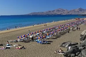 Images Dated 1st December 2011: Playa Grande, Puerto del Carmen, Lanzarote, Canary Islands, Spain, Atlantic, Europe