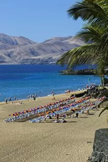 Images Dated 1st December 2011: Playa Grande, Puerto del Carmen, Lanzarote, Canary Islands, Spain