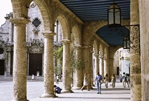 Images Dated 1st May 2009: Plaza del Catedral, Old Havana, Cuba, West Indies, Central America